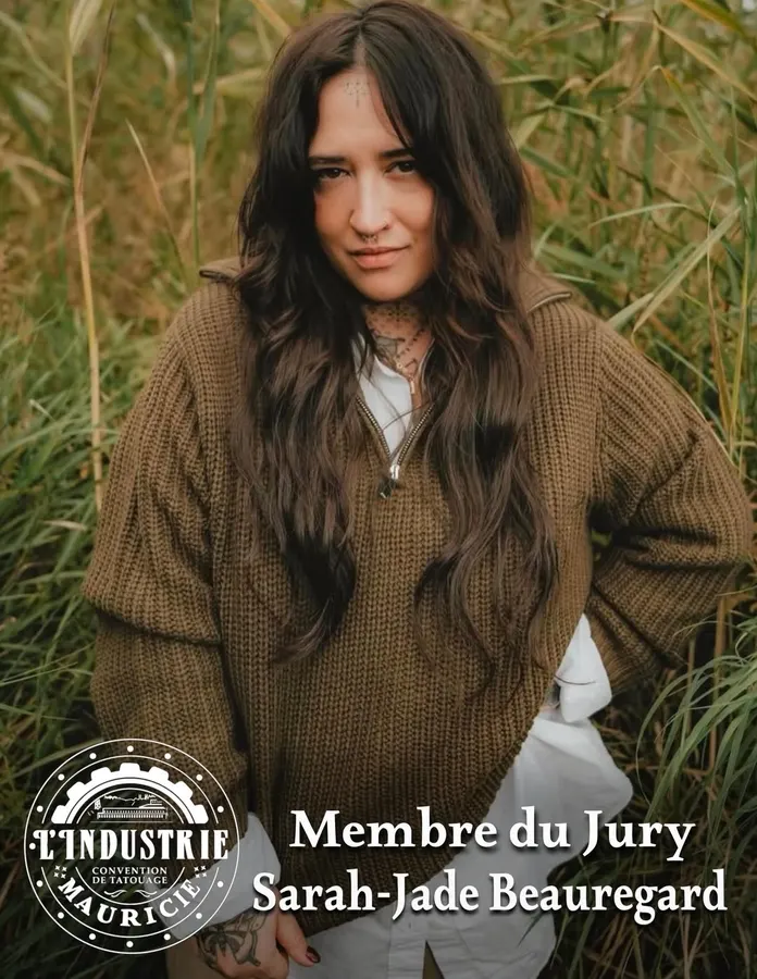 Portrait de Sarah-Jade dans un champ.